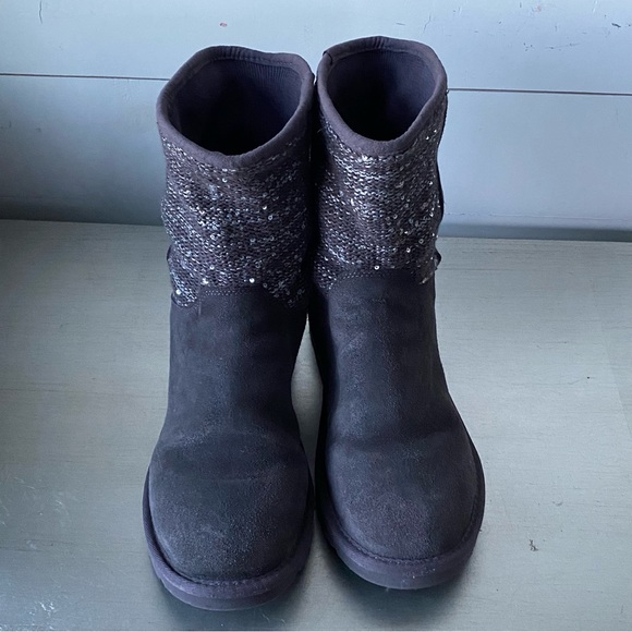 ugg gray boots (size 8w) - Picture 3 of 5